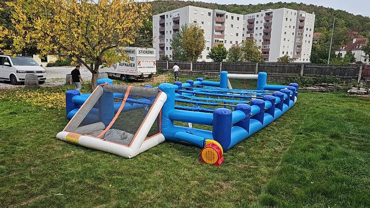 Aufblasbarer Menschenkicker als Eventmodul